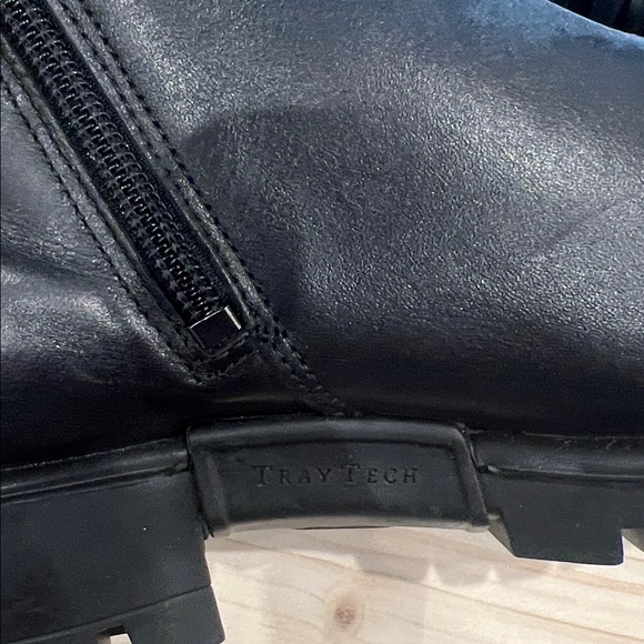 ECCO Women boots. Size US 10-10.5 NWT - Picture 2 of 8